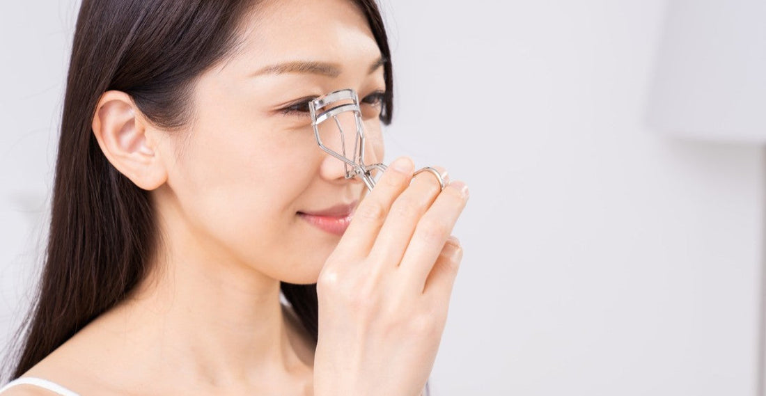 Cómo usar el rizador de pestañas y cómo elegir el mejor para tus ojos